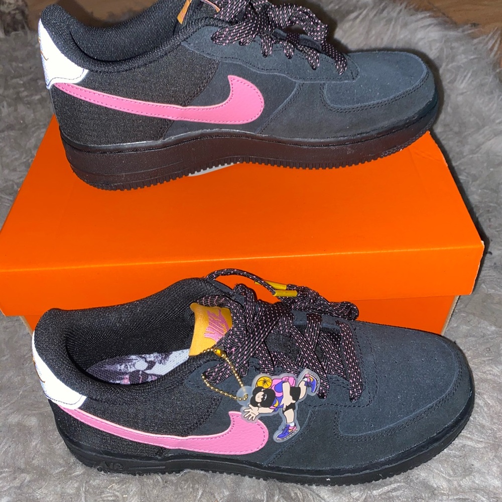 Nike SIZE 6 YOUTH